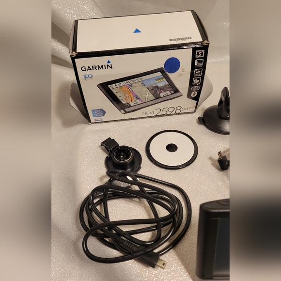 Garmin Nuvi 2598LMTHD 5" GPS Unit - Black w/accessories VG Condition Works - Picture 9 of 13